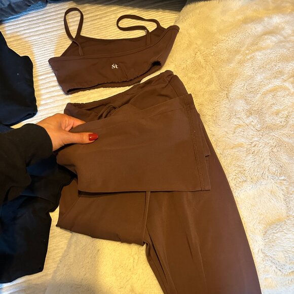 WORKOUT BUNDLE: CSB, STRUT THIS (REVOLVE), GYM SHARK (8 pieces total) - Picture 8 of 15